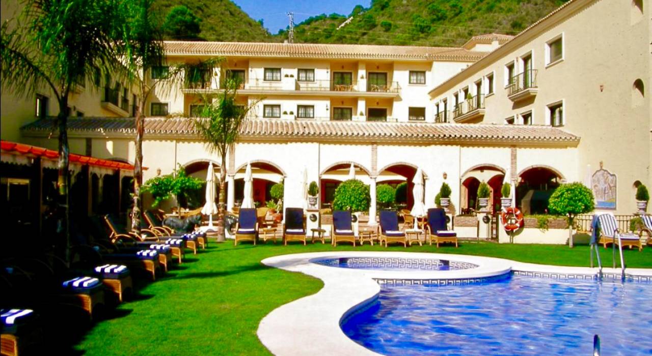 Auglýsing - Hotel - Marbella
