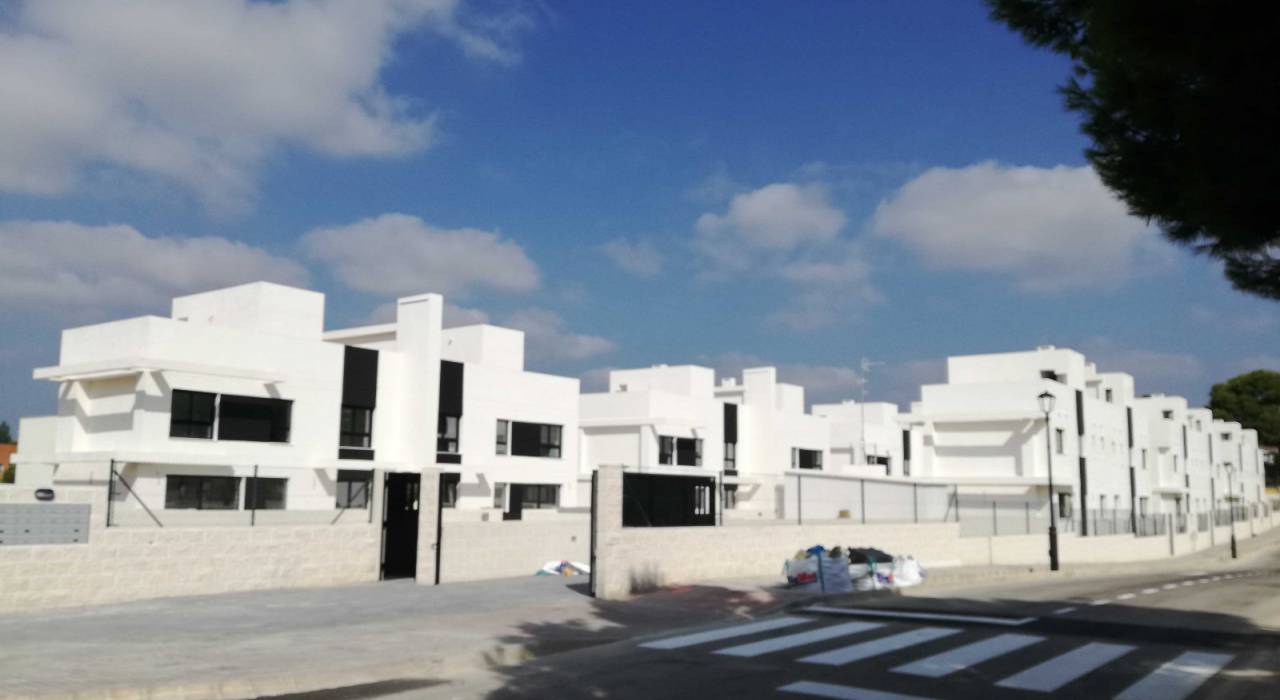 Nouvelle construction - Maison de ville - Valencia - Paterna