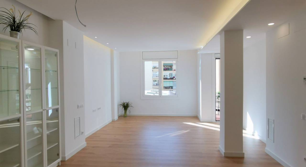 Sale - Apartment/Flat - Barcelona  - Barcelona