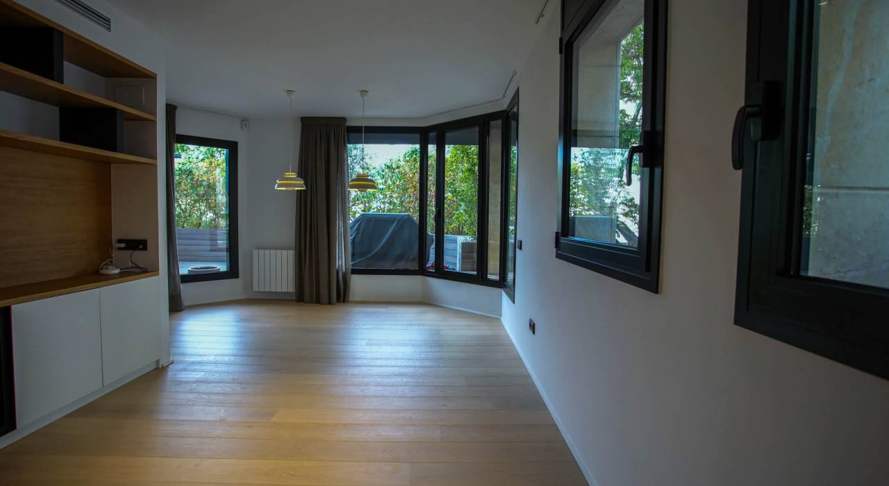 Sale - Townhouse - Barcelona  - Barcelona