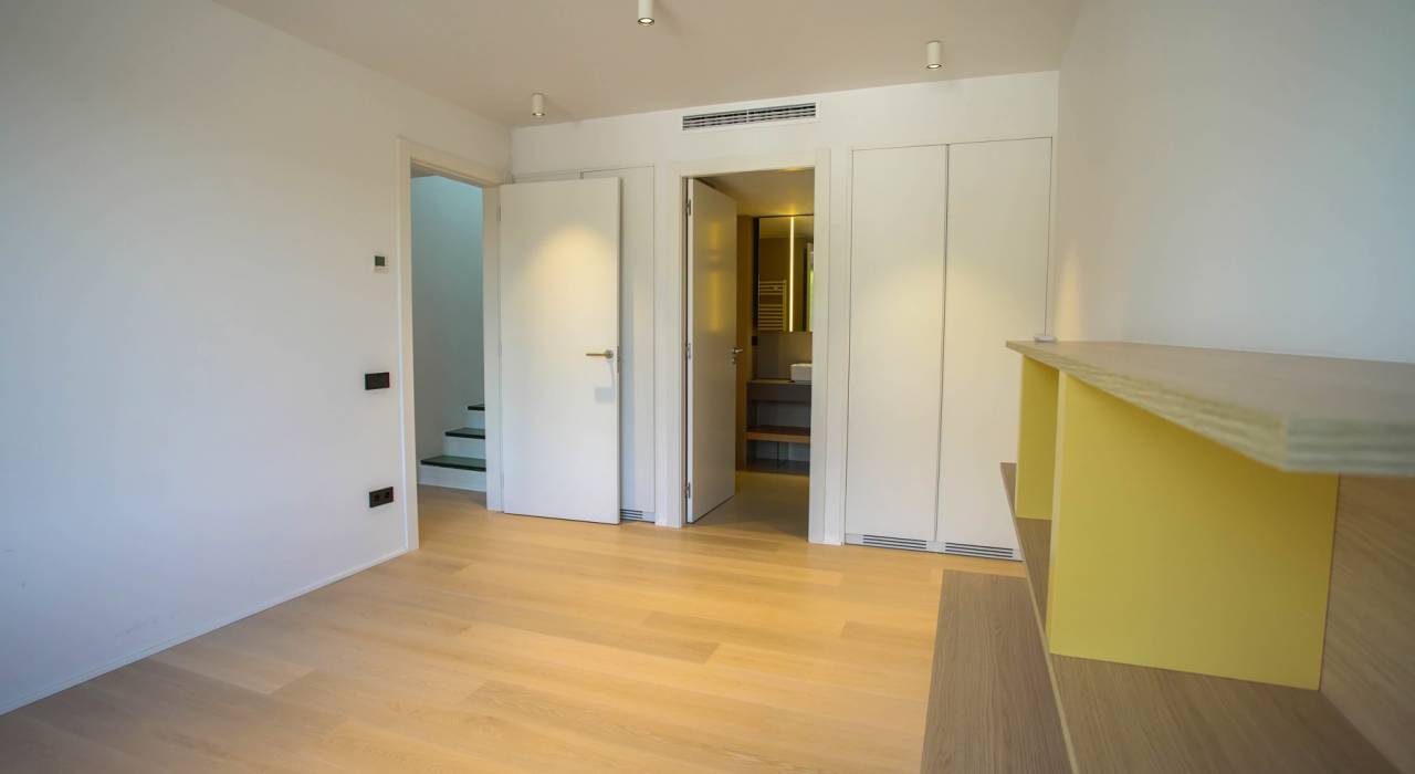 Sale - Townhouse - Barcelona  - Barcelona