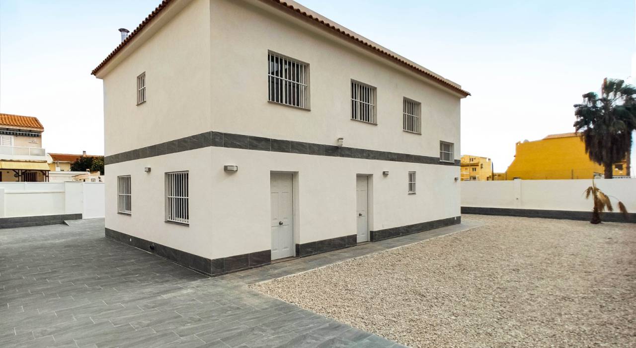 Sale - Villa - Torrevieja - La Rosaleda