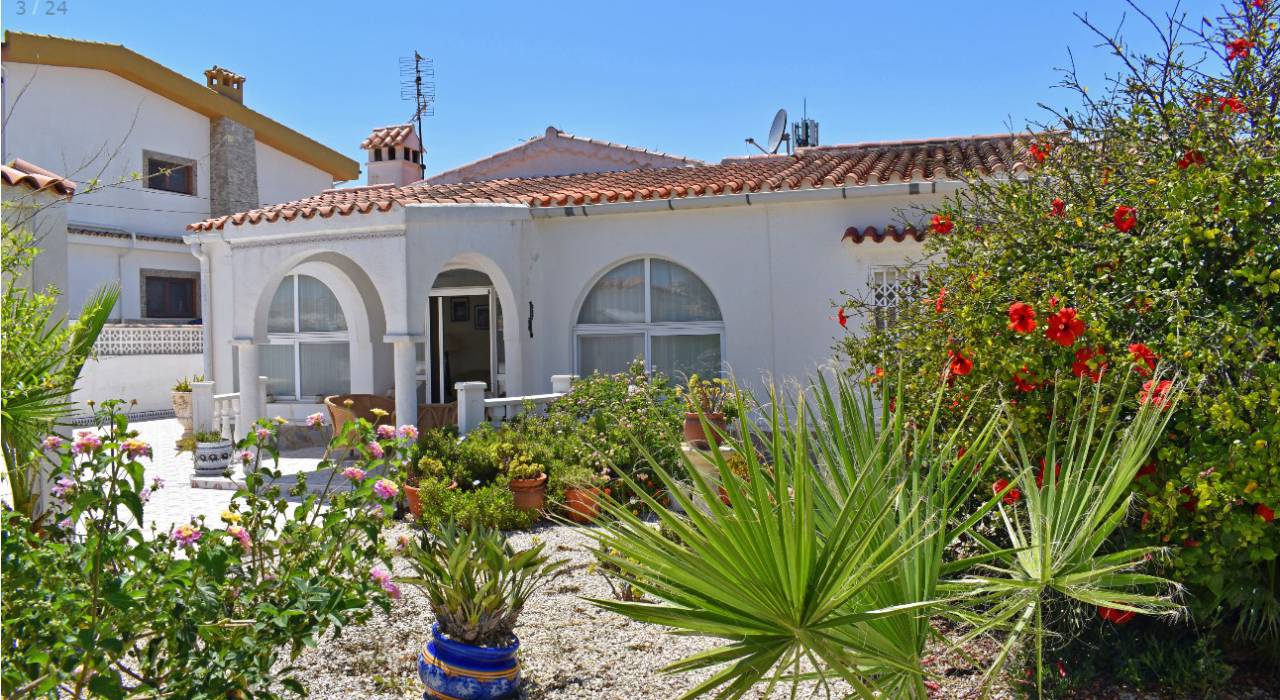 Sale - Villa - Torrevieja - La Torreta