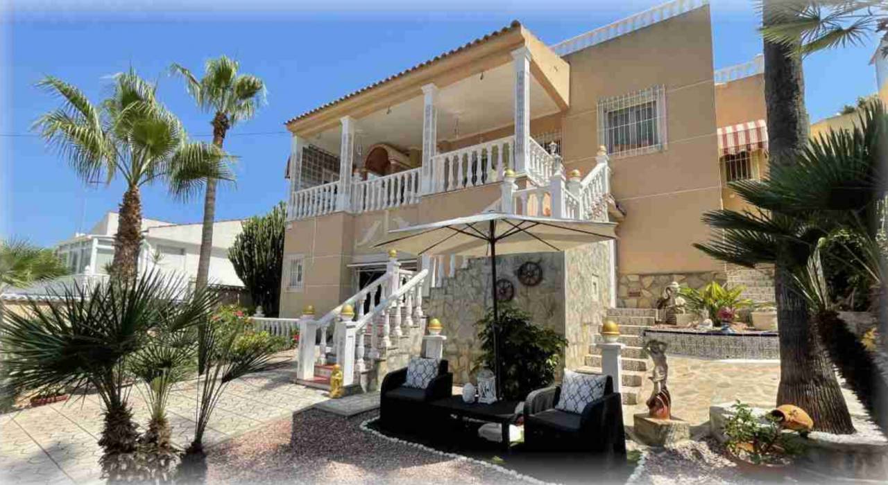 Sale - Villa - Torrevieja - Los Balcones