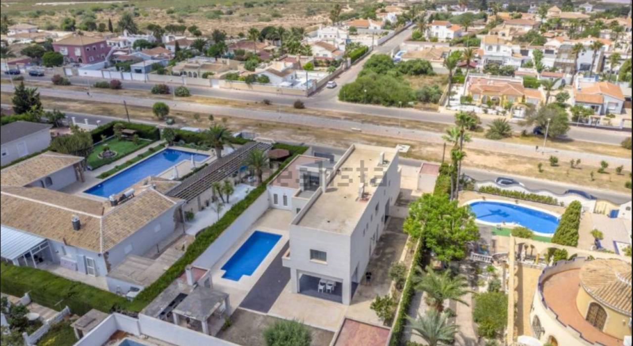 Sale - Villa - Torrevieja