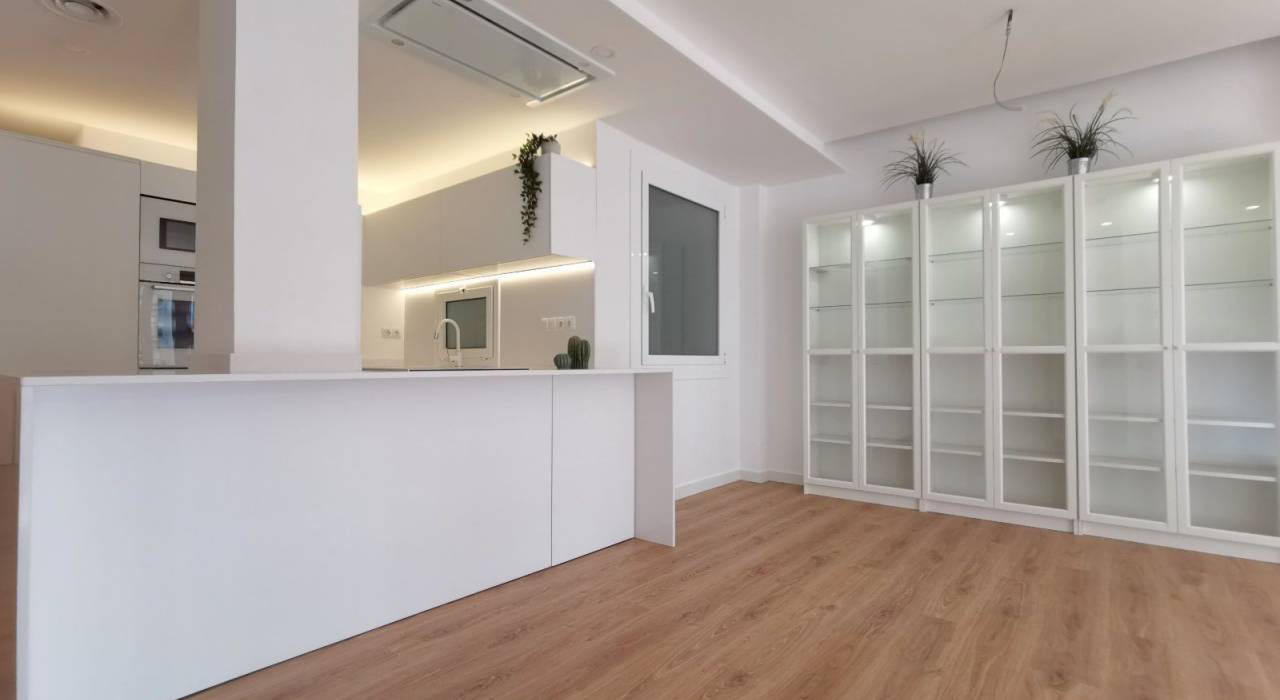 Sale - Apartment/Flat - Barcelona  - Barcelona