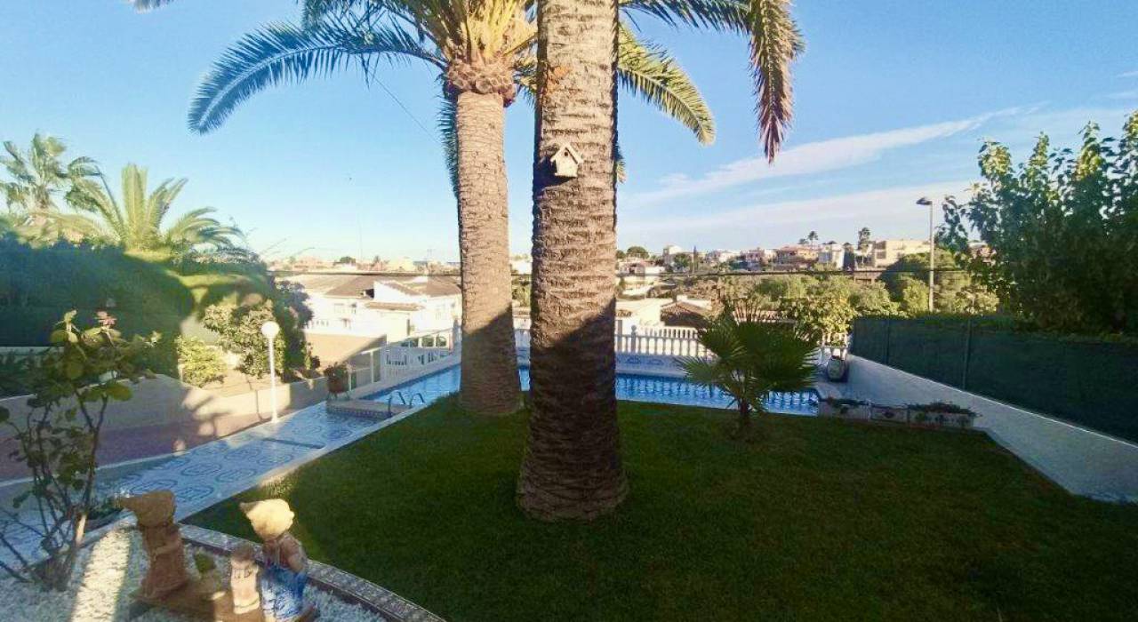 Sale - Villa - Torrevieja - Los Balcones