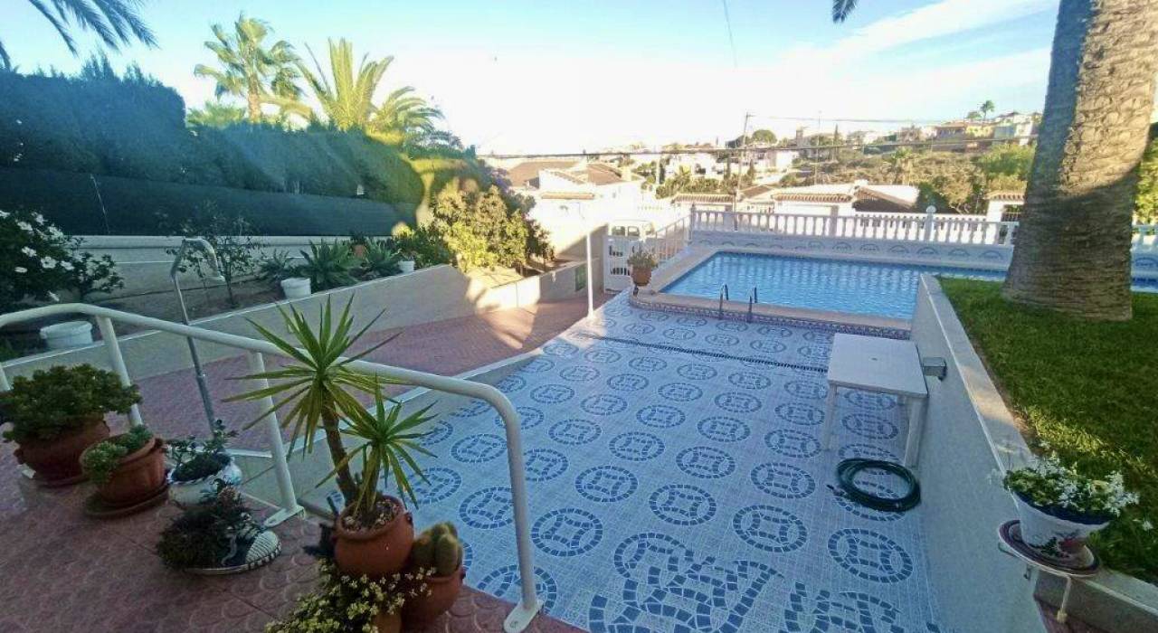 Sale - Villa - Torrevieja - Los Balcones