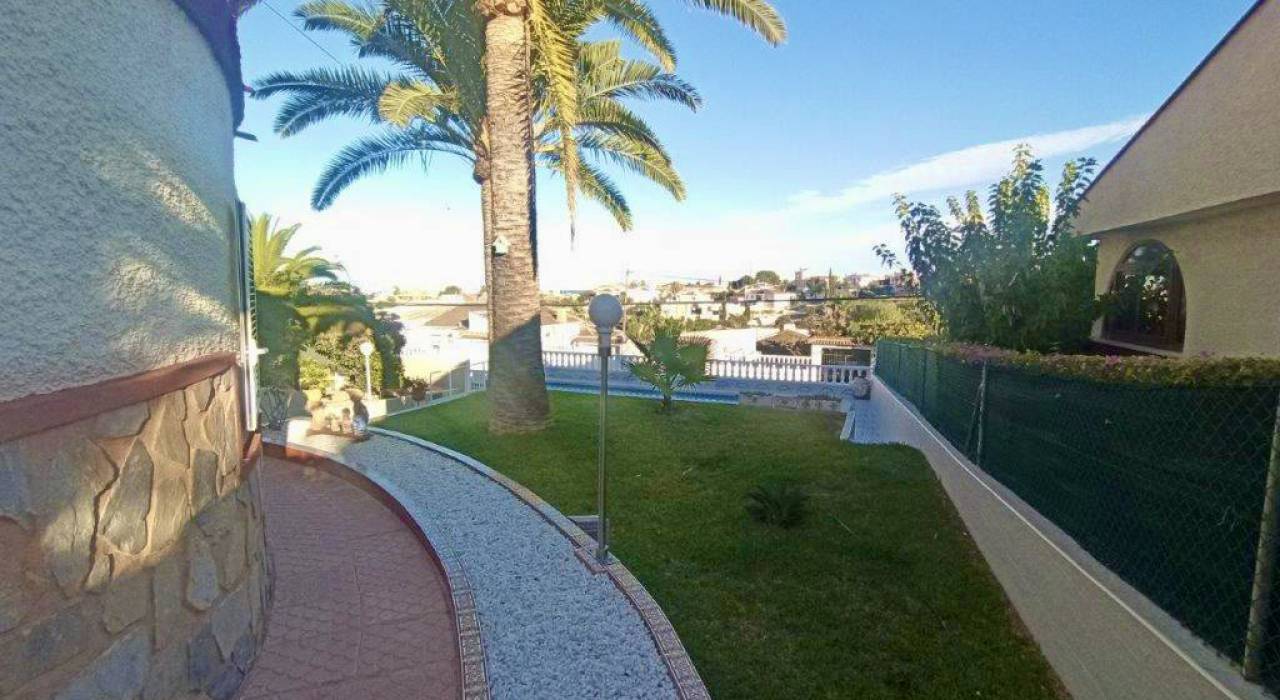 Sale - Villa - Torrevieja - Los Balcones