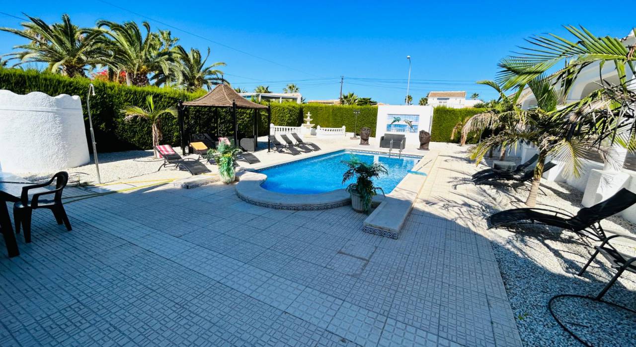 Venta - Chalet - Torrevieja - San Luis