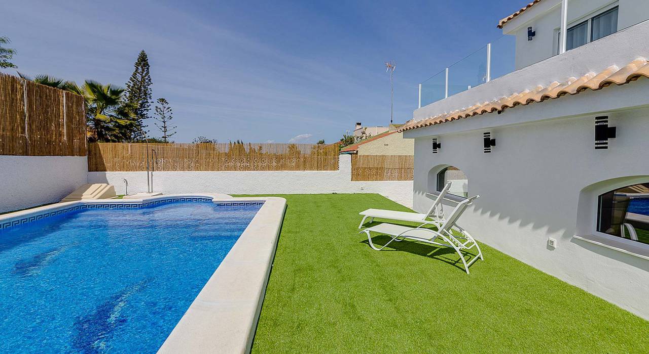 Venta - Villa - Torrevieja - Los Balcones