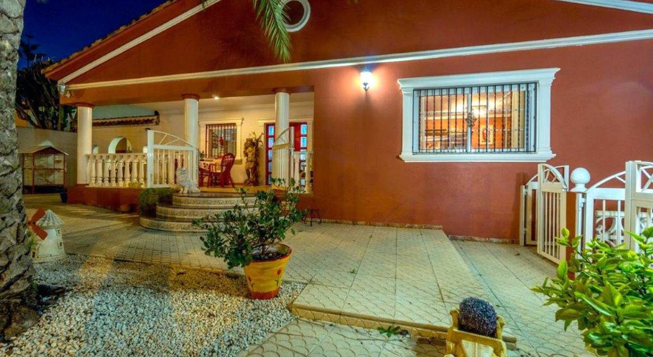 Venta - Villa - Torrevieja